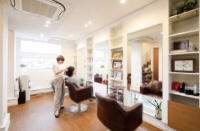 LUCY(ヘアサロン1階、エステ2階)の店舗画像1